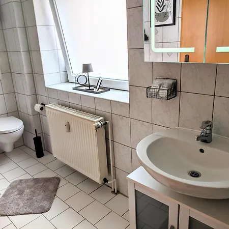 Flexibilitaet Pur- Perfektes Fuer Familien Und Geschaeftsreisende 5 Schlafplaetze, Amazon Prime & Pkw Parkplatz Inklusive شقة