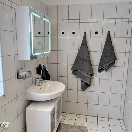 Flexibilitaet Pur- Perfektes Fuer Familien Und Geschaeftsreisende 5 Schlafplaetze, Amazon Prime & Pkw Parkplatz Inklusive شقة